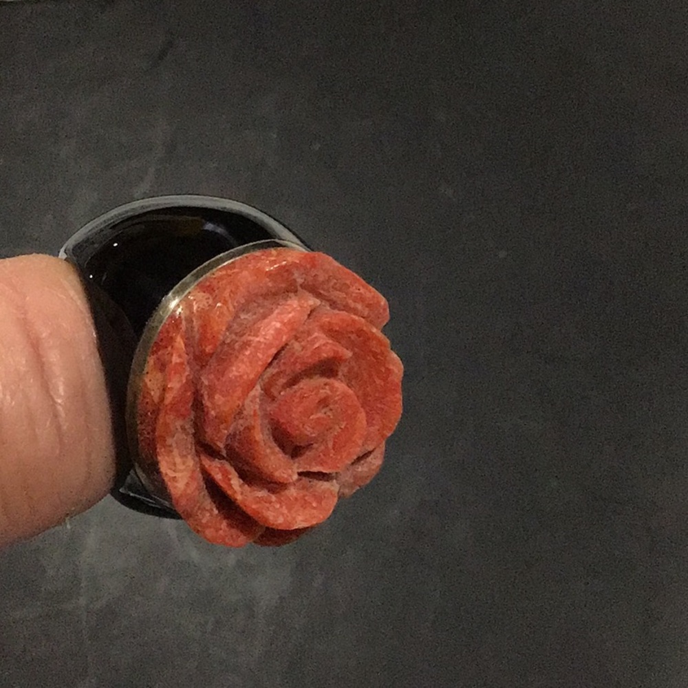 GORGEOUS! GEMSTONE 💎 RING - Picture 2 of 8